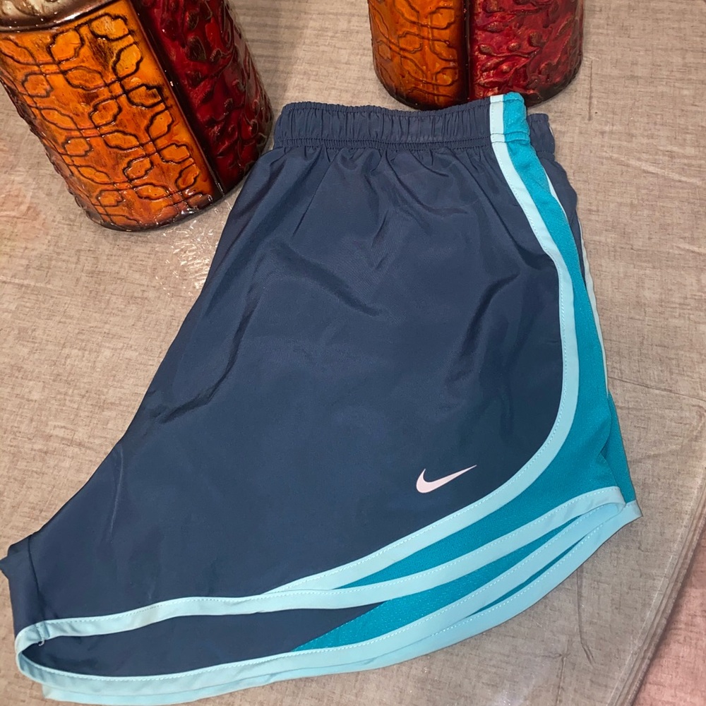 Nike women’s 3in inseam tempo running shorts